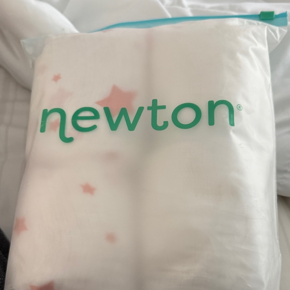 Newton Pink Starry crib sheets